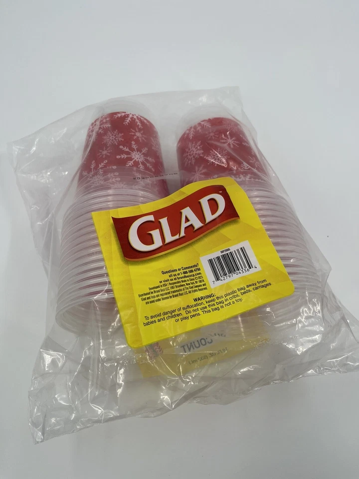 Glad Holidays Snowflake Red 18 oz Plastic Cups 30 Per Pack Plastic Tableware - Image 4 of 4