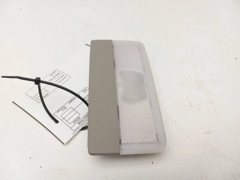 Chevrolet Equinox 2010-2017 tercera fila techo domo luz trasera Foto 2 de 4