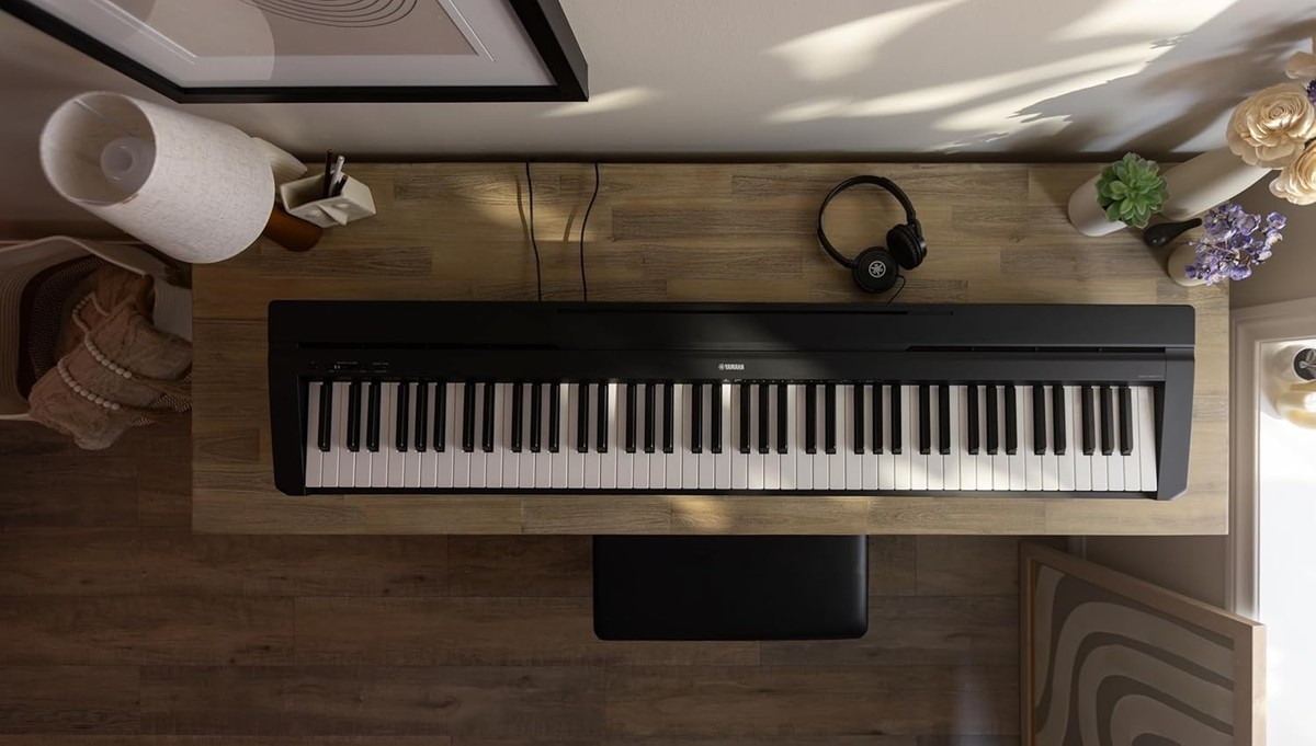 YAMAHA P71 88-Key Weighted Action Digital Piano with Sustain Full