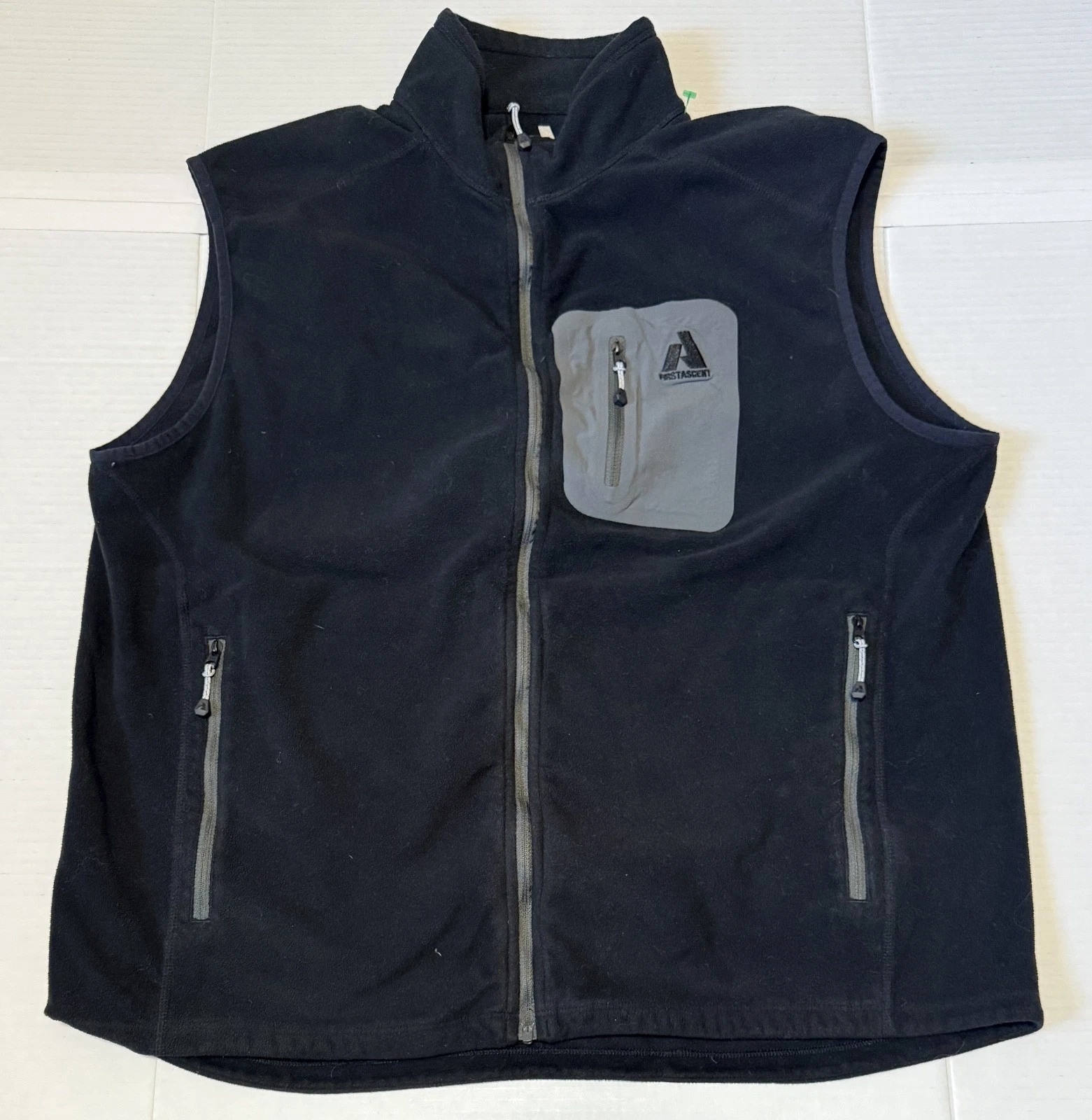 EDDIE BAUER First Ascent - Men's Full Zip Fleece Outdoor Hiking Vest- X-Large XL
Opens in a new wind