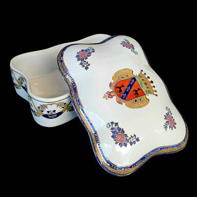 Antique Old Paris Porcelain Armorial Dresser Box Peint Main Raised Enamel