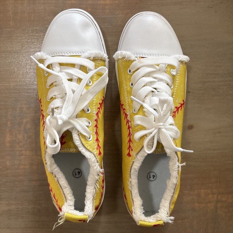 Size 8.5 Women’s Baseball/softball Fan Shoes