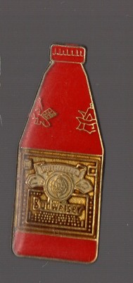 Pin's Bierflasche Budweiser (rot)