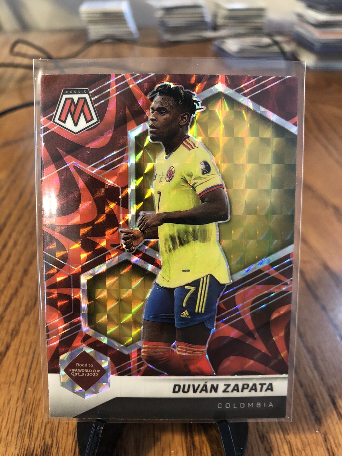 2021-22 Panini Mosaic World Cup Duvan Zapata Red Reactive Mosaic Prizm #179