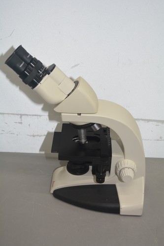 ^ Microscopio composto verticale Leica DME con obiettivi 4x 10x 40x 100x #X1100 - Foto 13 di 15