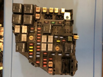 2005 2006 2007 CADILLAC STS FRONT FUSE BOX