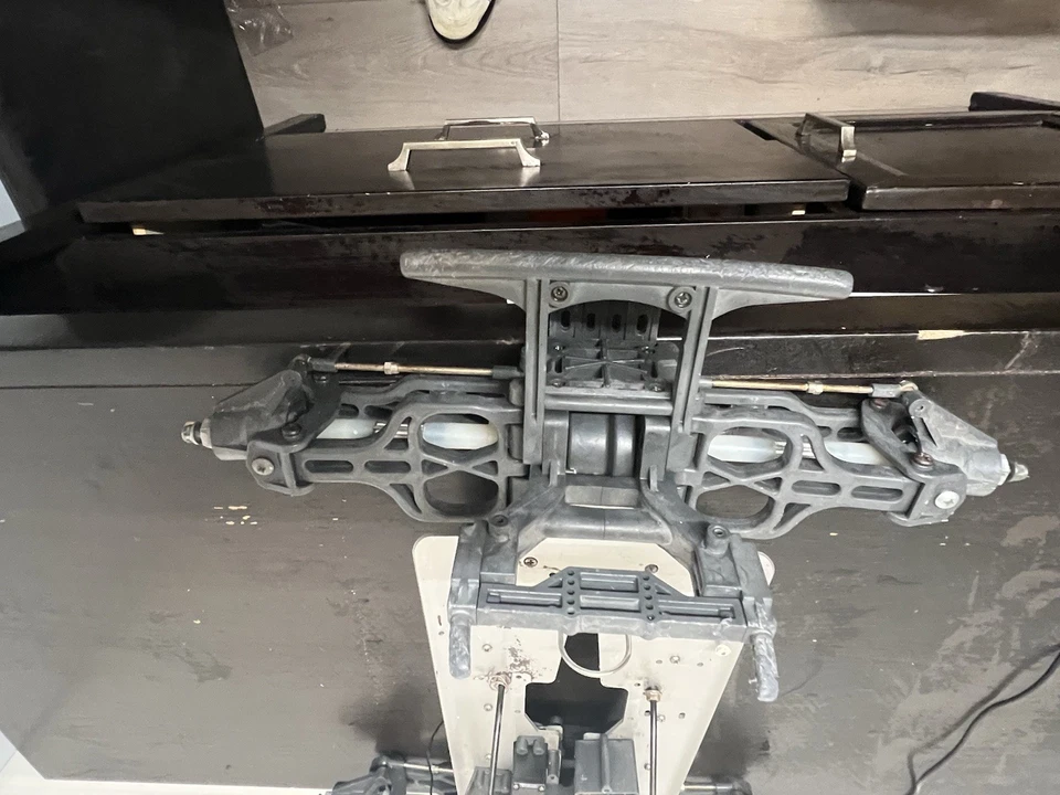 Tamiya TNX 3.0 Roller Slider Chassis Rc Truck Parts/Project - Image 4 of 4