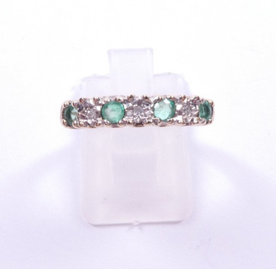 Ring 9 Karat Gelbgold Gr. O 1/2 Smaragd und Diamant Eternity