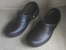 Crocs Women's Slip Resistant Size 8
