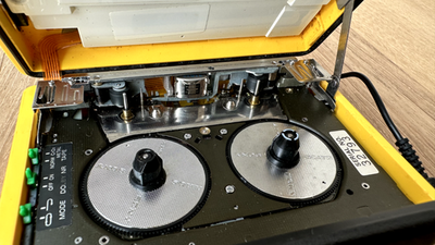 SONY WM-F107 WORKS! SOLAR WALKMAN TESTED RARE FM/AM Stereo