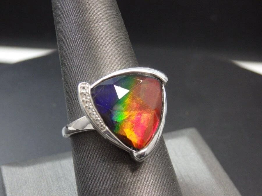 Anillo Triángulo Ammolita Canadiense Gemas Ammolita y Topacio Talla Esterlina 9 Nuevo Sin Etiquetas Foto 2 de 4