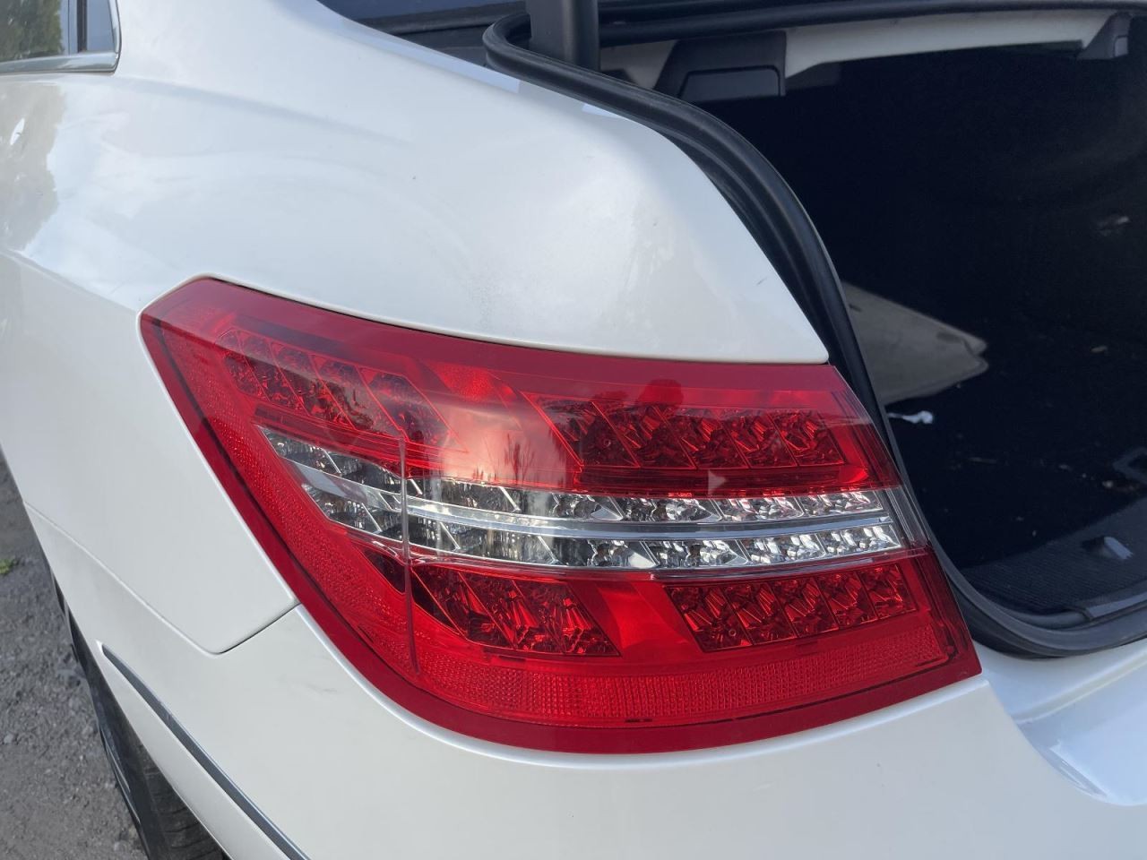 Driver Tail Light 207 Type Coupe E350 Fits 10-13 MERCEDES E-CLASS 1039062