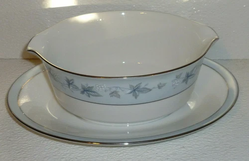 Noritake Gravy Boat BLUECOURT Vtg 1972 Blue 6844 Leaves Sauce 8"
