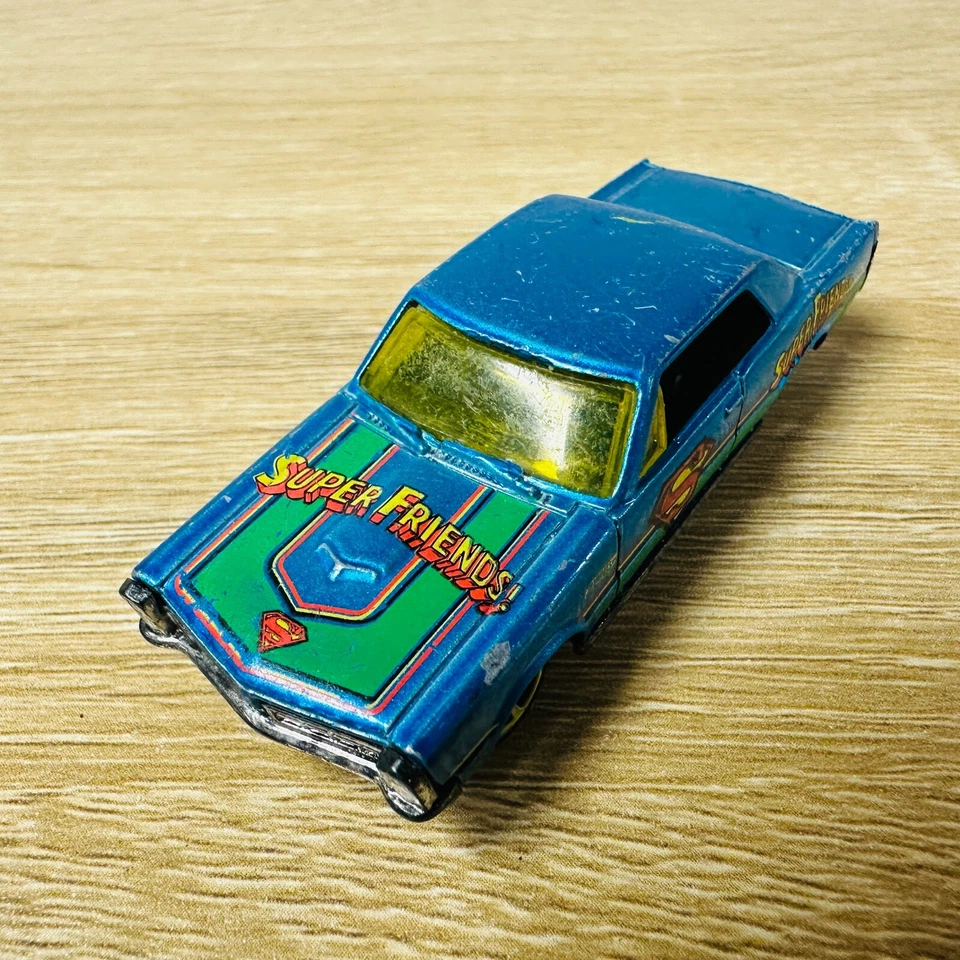 65 Pontiac GTO 2013 Superman 2/6 DC Super Friends azul verde Foto 2 de 4