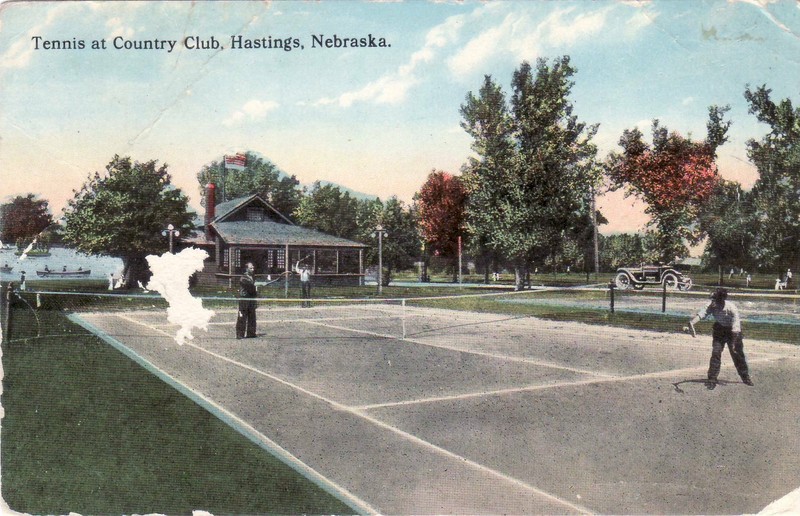 TENNIS AT COUNTRY CLUB HASTINGS NEBRASKA - OLD POSTCARD