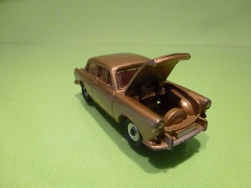 DINKY TOYS 144 VW VOLKSWAGEN 1500 -1:43- RARE COLOR GOLD + RED INTERIOR - 512 - Picture 7 of 8