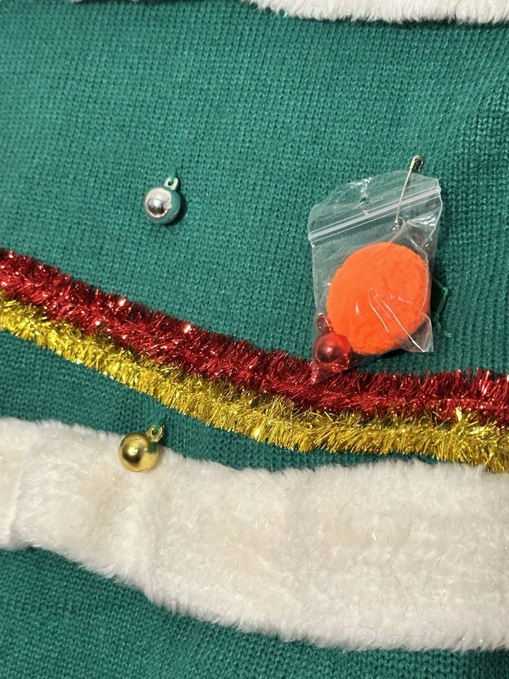 Holiday Time small holiday Christmas Tree ugly sweater short sleeve top Foto 3 de 4