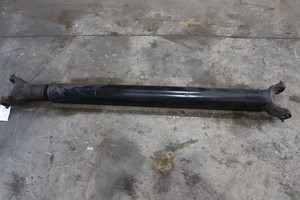 2008-2017 FREIGHTLINER CASCADIA 125 CENTER DRIVESHAFT 67 1/2" INCH OEM