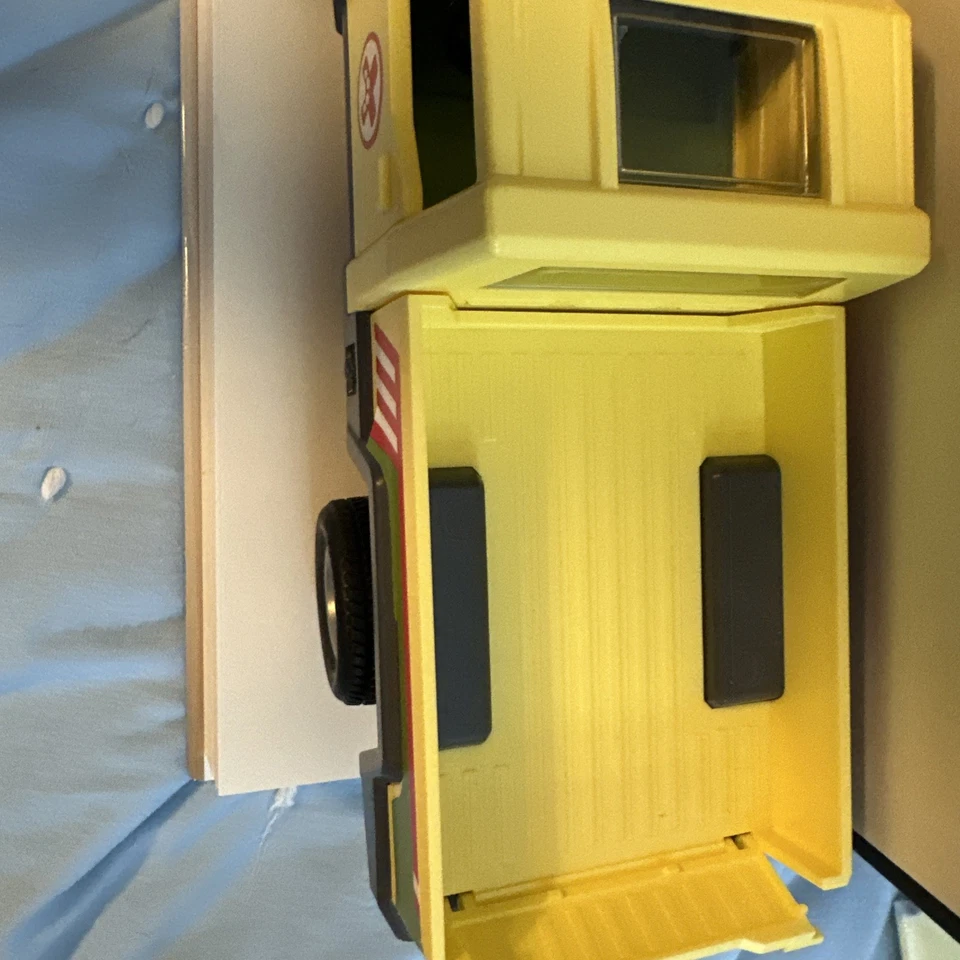 Schleich Farm World YELLOW PICK-UP TRUCK Veterinarian Vet Visit D-73527  - Image 4 of 4