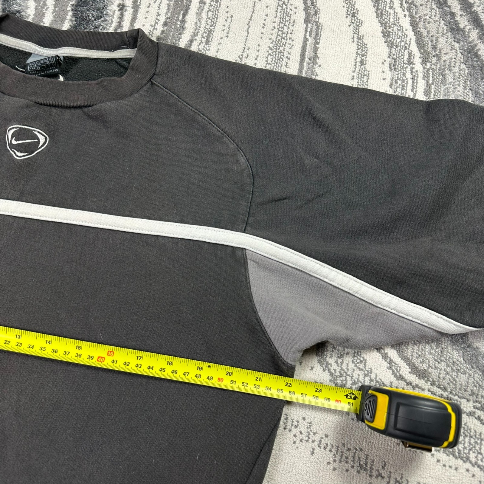 Vintage Nike 2000's Y2K Black White Stripe Shield Total 90 Size Small Sweatshirt image 5