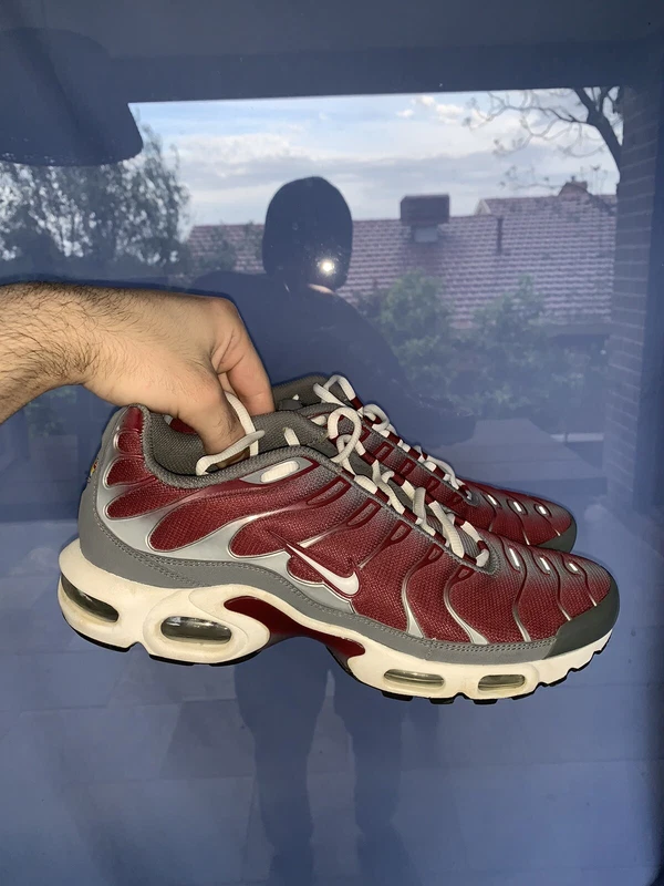 nike tn burgundy