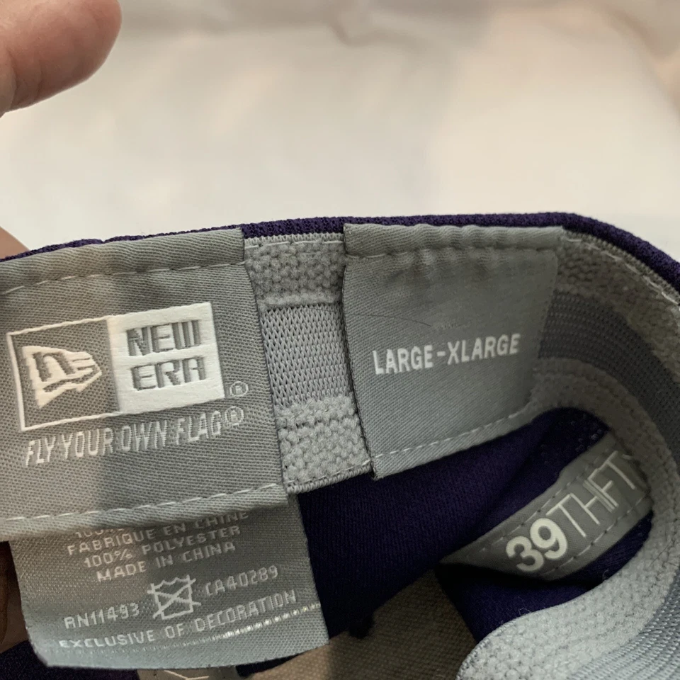 Colorado Rockies Arenando 2015 Gold Glove With XL Fitted New Era 39 Thirty Cap - Image 4 of 4