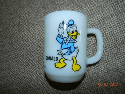 VTG ANCHOR HOCKING MILK GLASS DAISY DUCK COFFEE MUG PEPSI COLLECTOR SERIES