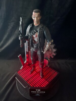 HOLLYWOOD HCG TERMINATOR ARNOLD SCHWARZENEGGER T-800 STATUE