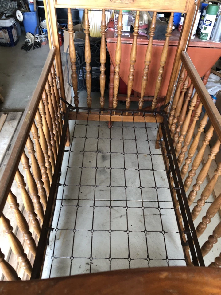 Crib, Bassett, Solid Wood, Vtg, For Re-purposing or original use - Image 3 of 4