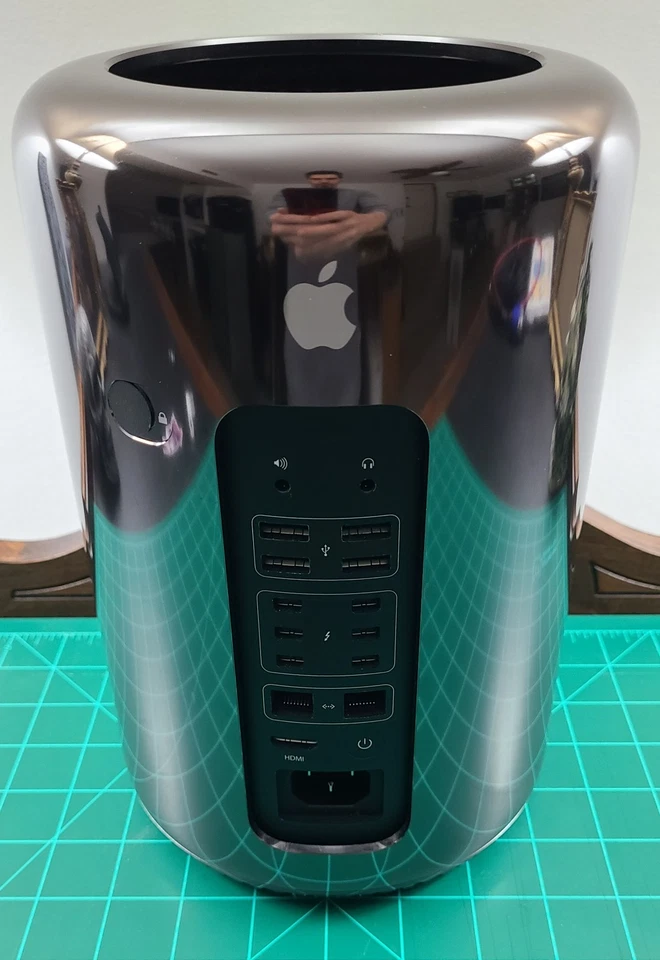 Grade A Apple Mac Pro Sequoia 1TB PCIe 64GB RAM 6-Core Xeon E5 3.5GHz D700 12GB - Image 4 of 4