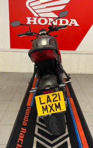 2021 TRIUMPH TRIDENT 660 IN SILVER and RED WITH FULL SERVICE HISTORY - Picture 8 of 11