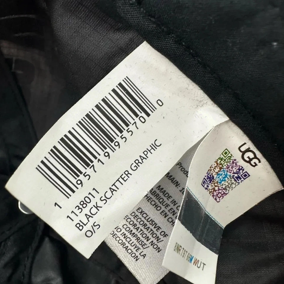 Gorra de béisbol UGG negra con gráficos dispersos de nailon Foto 2 de 4