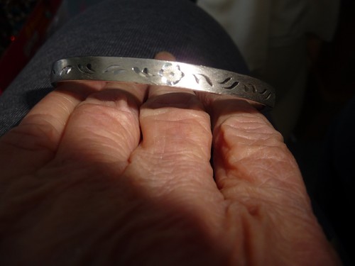 VTG STERLING BOJAR ETCHED HINGED SILVER BANGLE 1/4'' W BRACELET #11/7