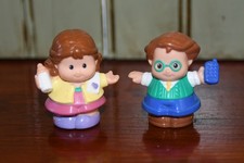 Fisher Price Little People Sweet Sounds Dollhouse Playset Mom & Dad