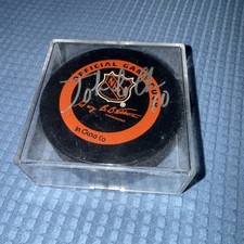 John LeClair Hand Signed Autograph Auto Philadelphia Flyers Puck With Cube