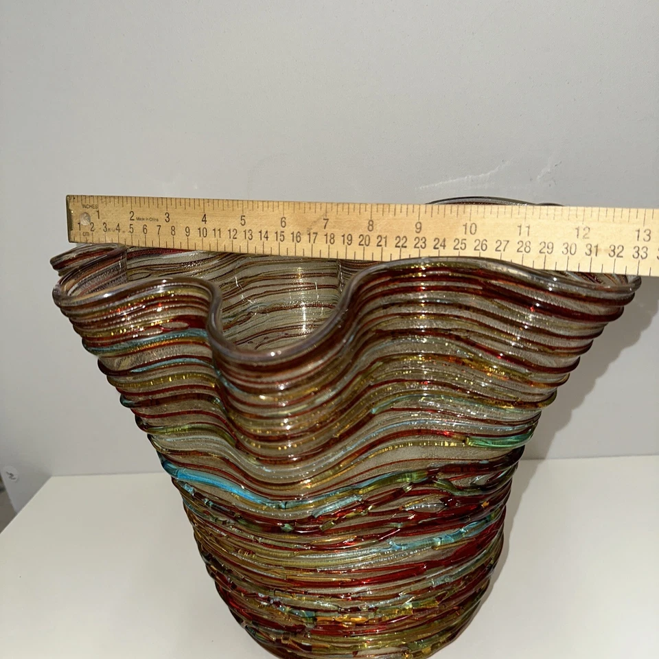 Jarrón italiano de cristal de Murano milulticolor, firmado E. Camozzo roscado ondulado Foto 3 de 4