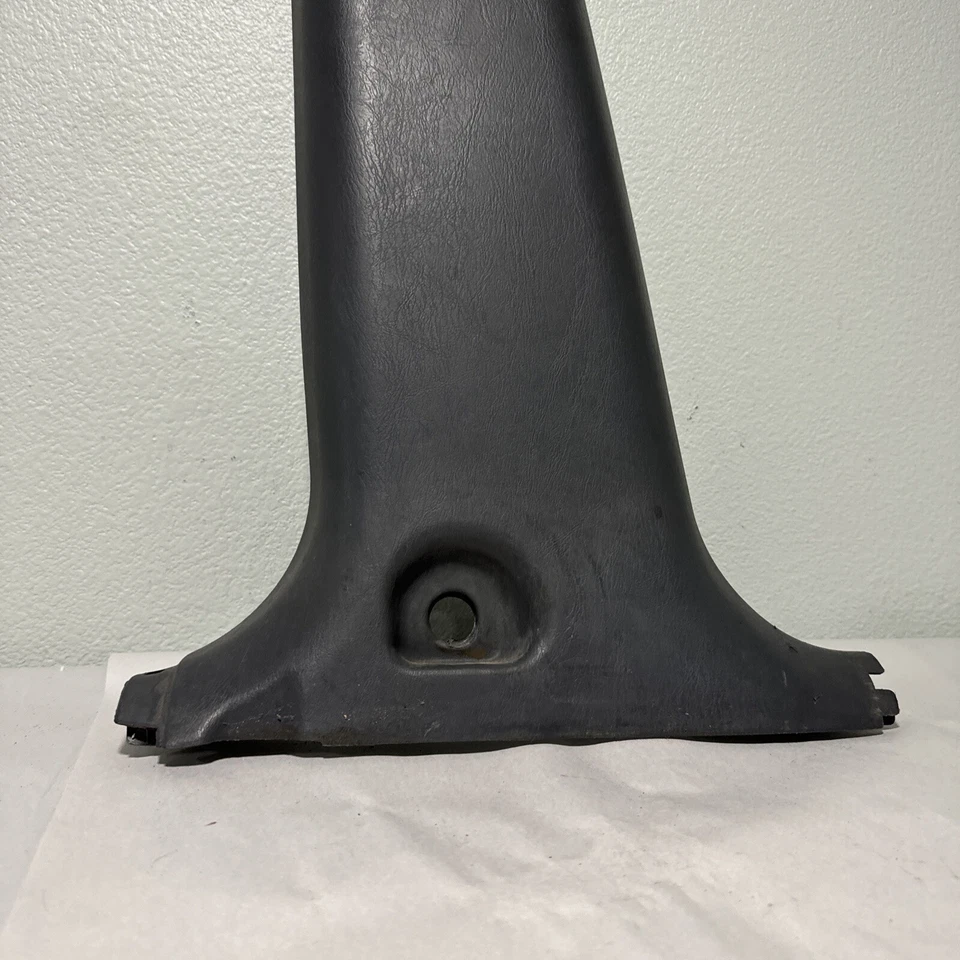 Toyota RAV4 1999 mano izquierda inferior 'B' pilar moldura 62414-42010 Foto 2 de 4