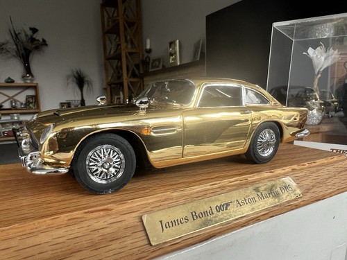 Danbury mint 1:24 1964 Aston Martin db5 James Bond 007 Gold Classic +Displaycase - Picture 16 of 22