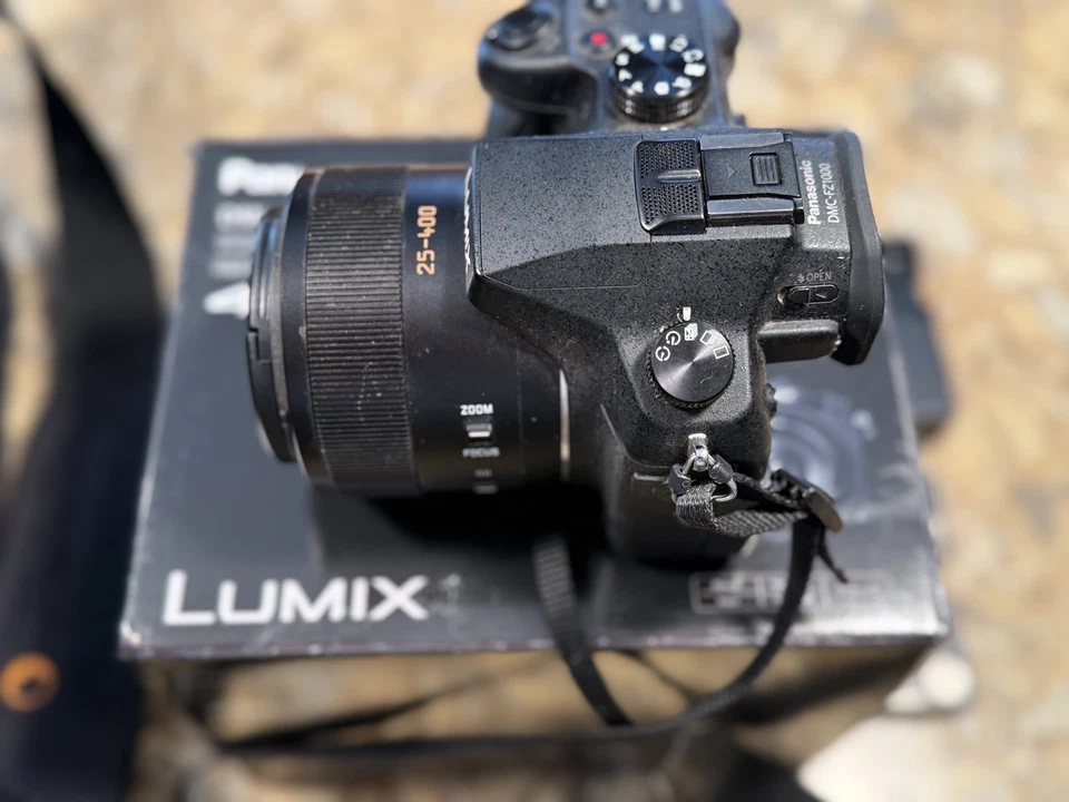Cámara digital Panasonic LUMIX DMC FZ1000 4K 25-400 mm paquete de lentes Leica Foto 2 de 4