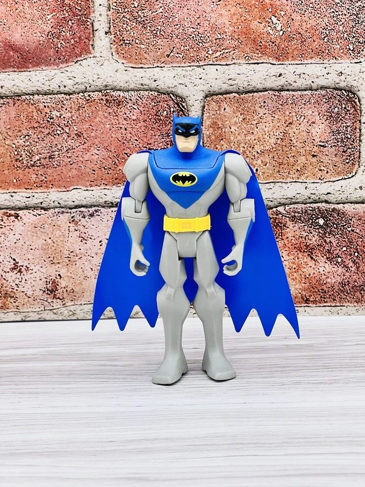 Figura Batman Brave Bold Series Gris Azul Justicia JLU DC 5” Toy Universe Foto 3 de 4