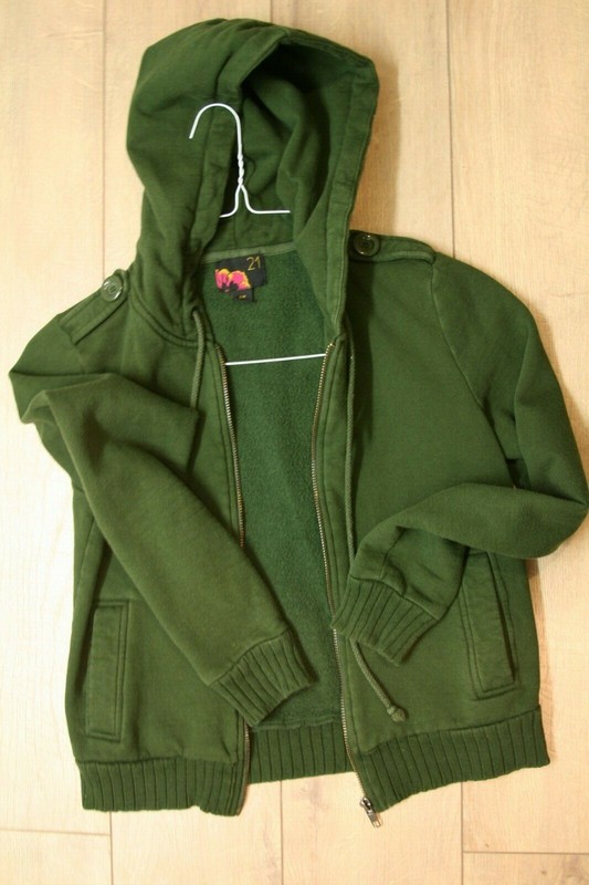 21 dark green hoodie size S/P(roughly girls size 10) GUC