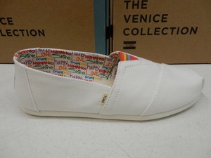toms classic white canvas