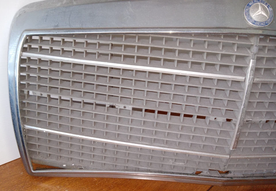 REJILLA MERCEDES BENZ 126 CON ADORNO CAPÓ 300 SEL 500SEL 560SEL L👀k!!! Foto 2 de 4