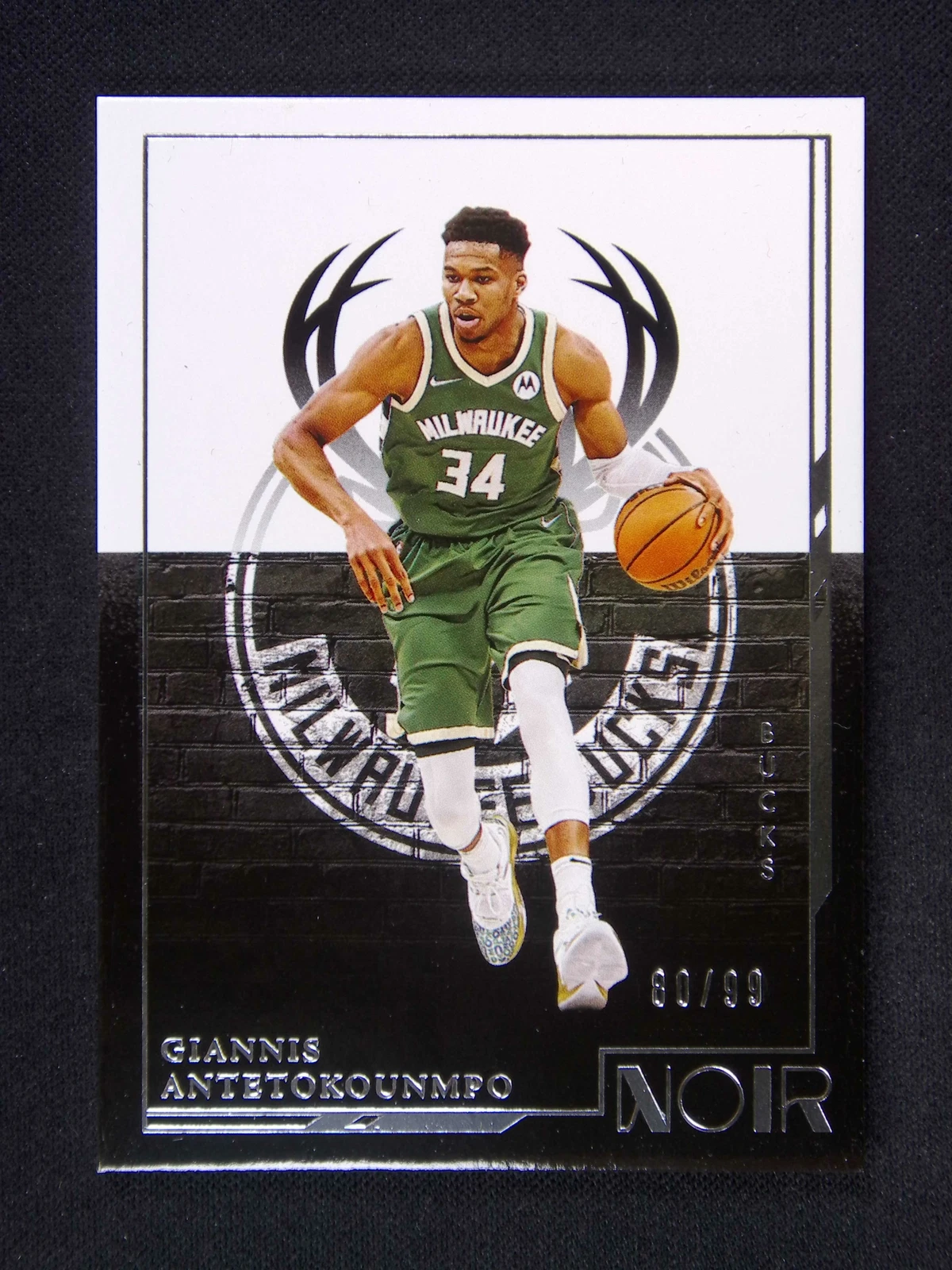 Giannis Antetokounmpo trading card
