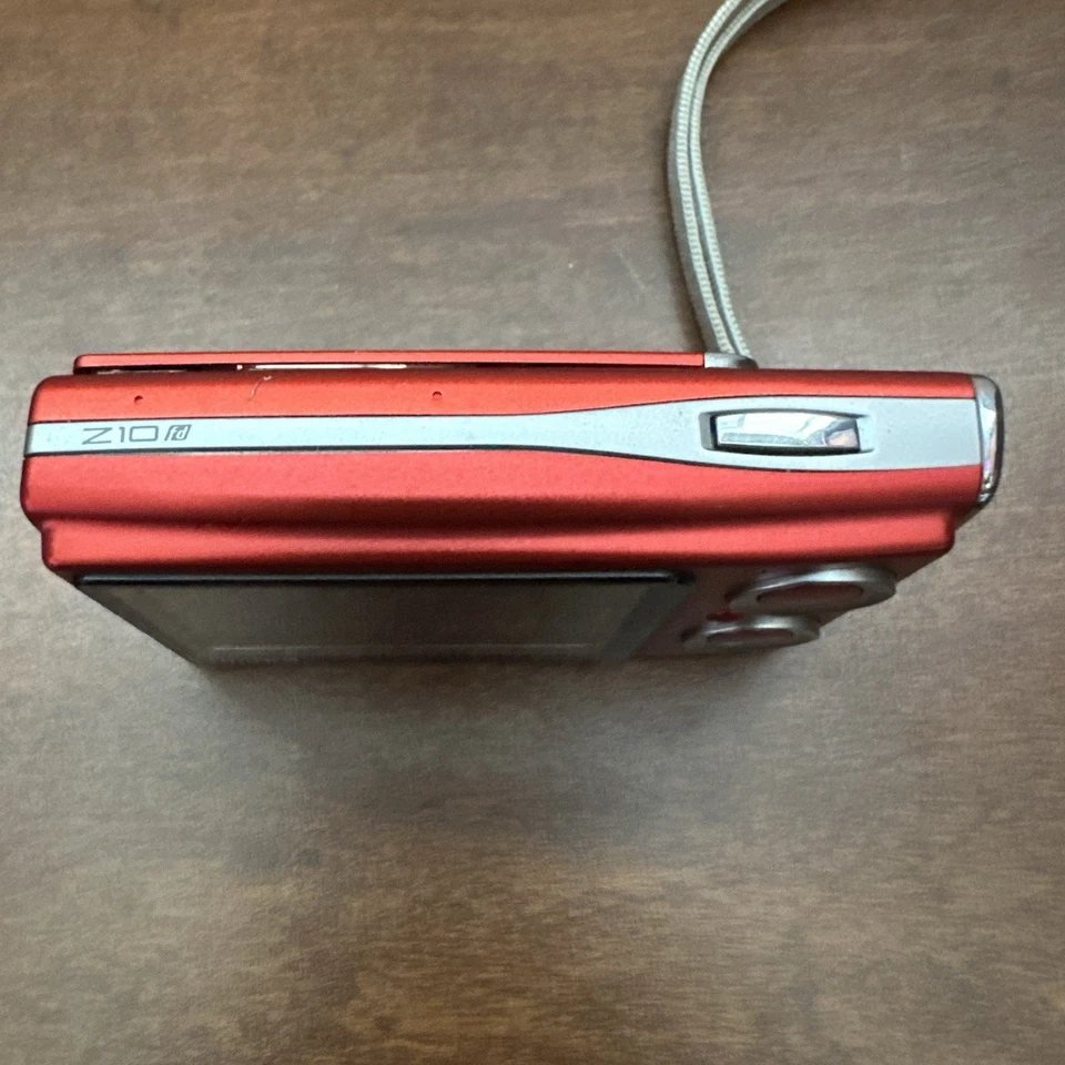 📷 Near Mint Fujifilm FinePix Z10fd 7.5MP Digital Camera – Red 📷 - Image 2 of 4