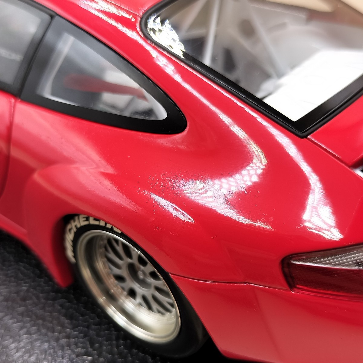 MINICHAMPS 1/18 Porsche 911 GT3 RSR FIA GT 2004 Red 100046400
