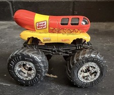 Hot Wheels Monster Jam Oscar Mayer Wiener Hot Dog  Monster Truck   1:64 2020