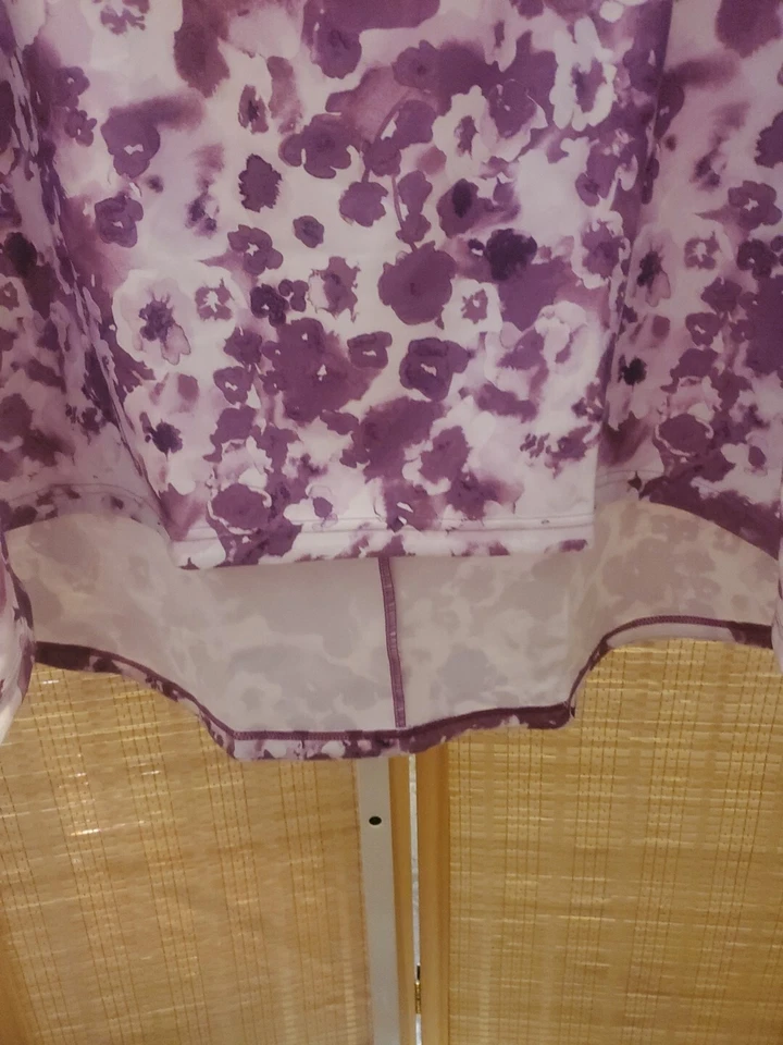 Falda deportiva Full Beauty para mujer talla 22 24 gris púrpura estampado floral alta baja  Foto 4 de 4