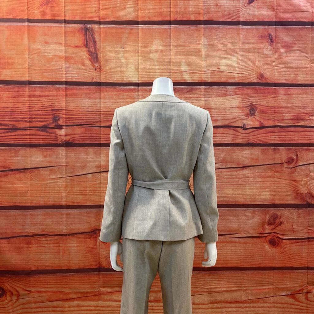 Share more than 136 grey jacket beige pants in.eteachers