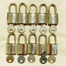 LOUIS VUITTON LV 10 SET PADLOCK KEY CHARM CADENA GOLD-PLATED FRANCE 01PDA114
